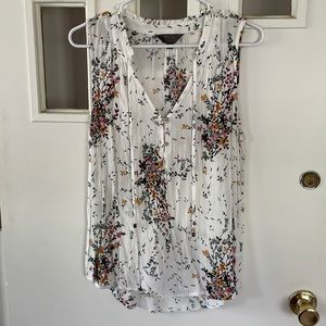 41 Hawthorne Mix Floral Sleeveless V-Neck Blouse